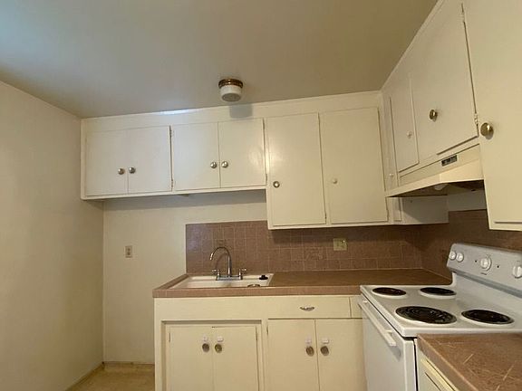 4th image of 2443 Castro Way #4