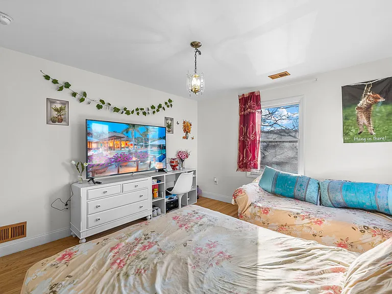 360 Gorge Rd #2 — Photo 7