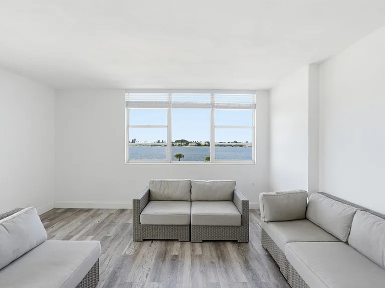 2800 N Flagler Dr #410 — Photo 4