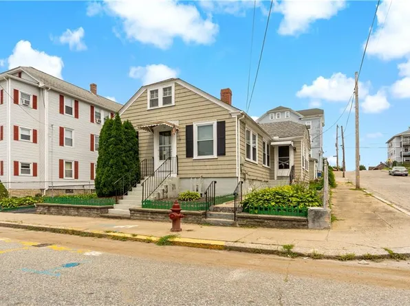 55 6th Ave, Woonsocket, RI 02895