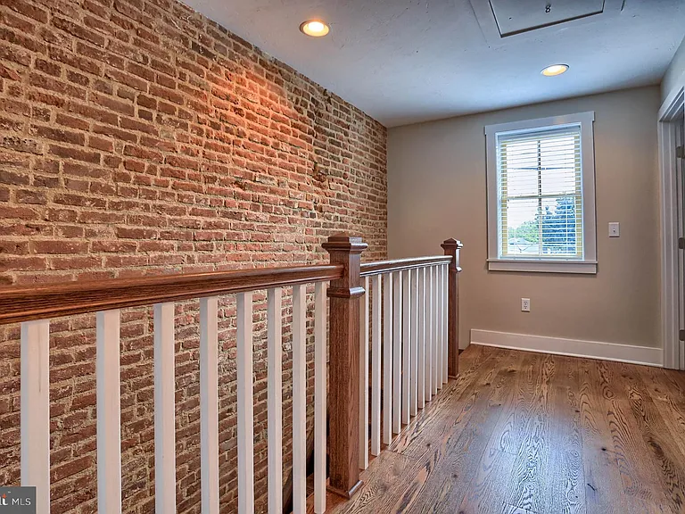 234 N Stratton St — Photo 16