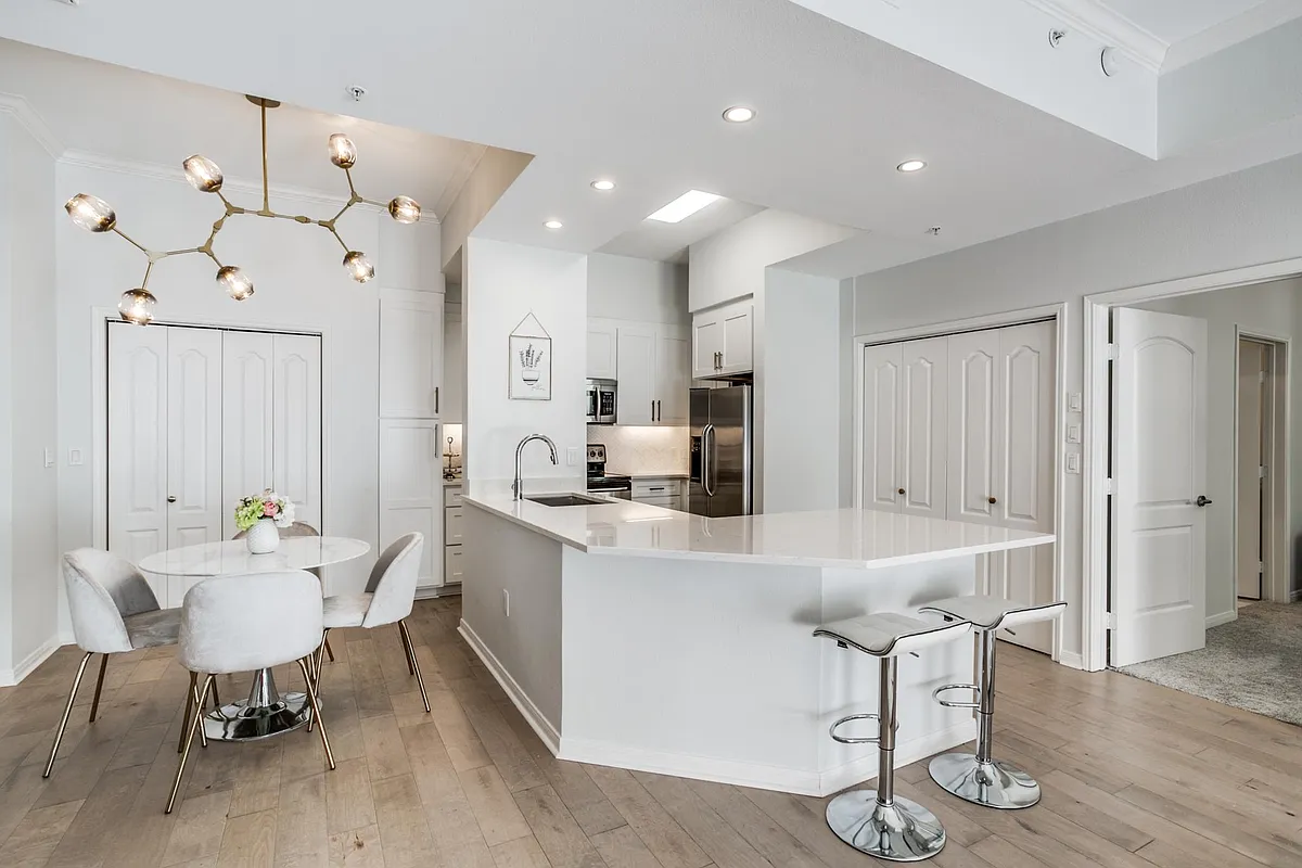 Building Photo - 3225 Turtle Creek Blvd #220