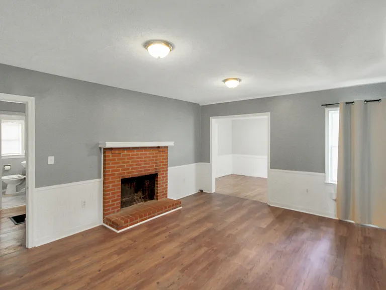 811 Oakwood Dr — Photo 6