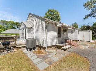 4 Lawrence Ave, Hampton Bays, NY 11946