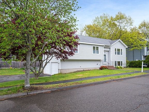 3rd image of 7 Nells Pond Rd