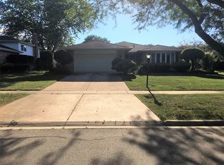 7222 Emerson Dr, Darien, IL