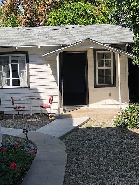 2nd image of 1355 N Las Palmas Ave