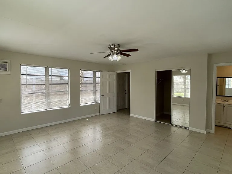 116 E Central Blvd — Photo 14