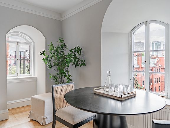 3rd image of 334 Beacon St APT 10