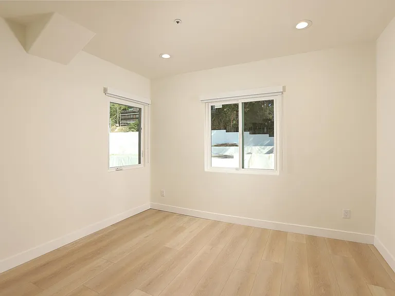 1827 Hill Dr — Photo 18