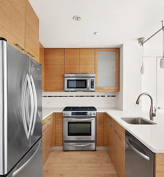 410 4th Ave #8H — Photo 3