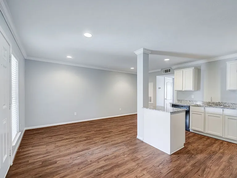 835 Heights — Photo 3