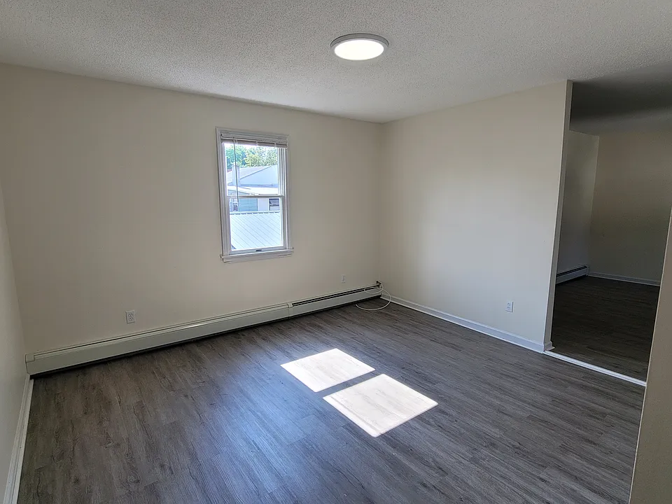 8 William St #2