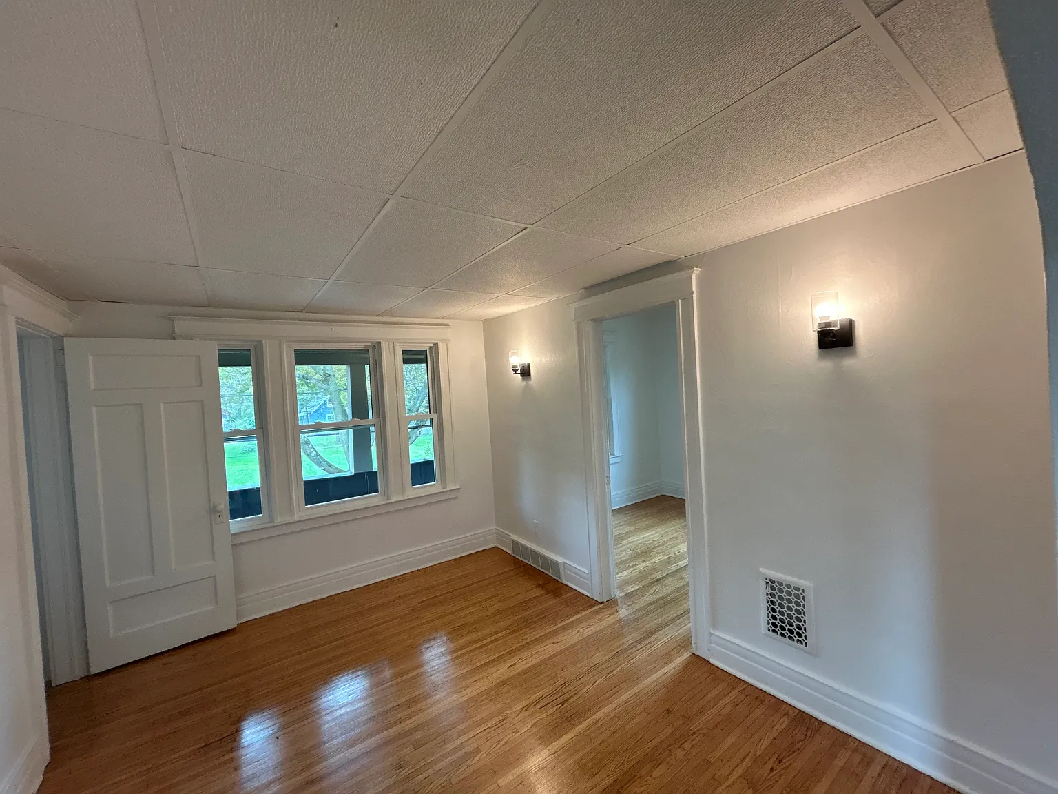 3 bed, $1,500 — Photo 2