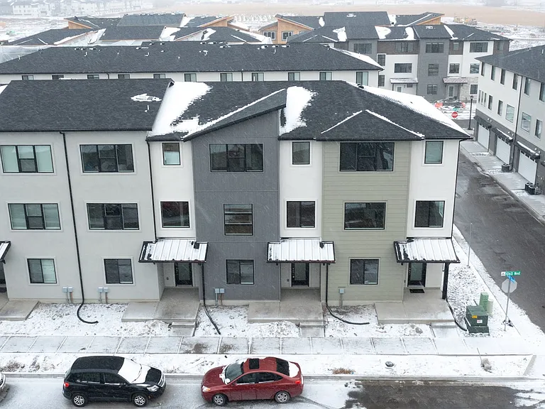 546 S 1040 W — Photo 2