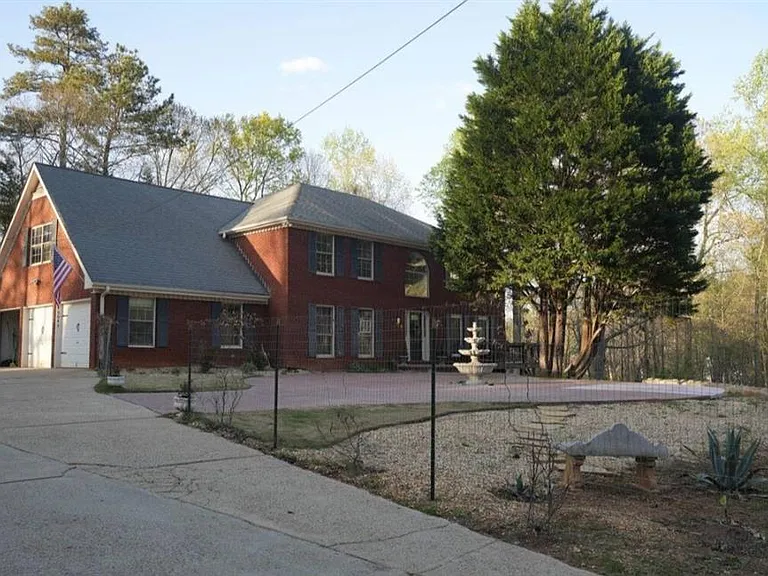 5043 Blackberry Ln — Photo 2