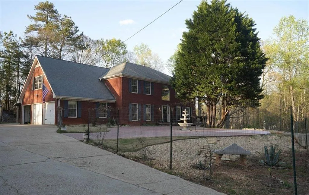 Building Photo - 5043 Blackberry Ln