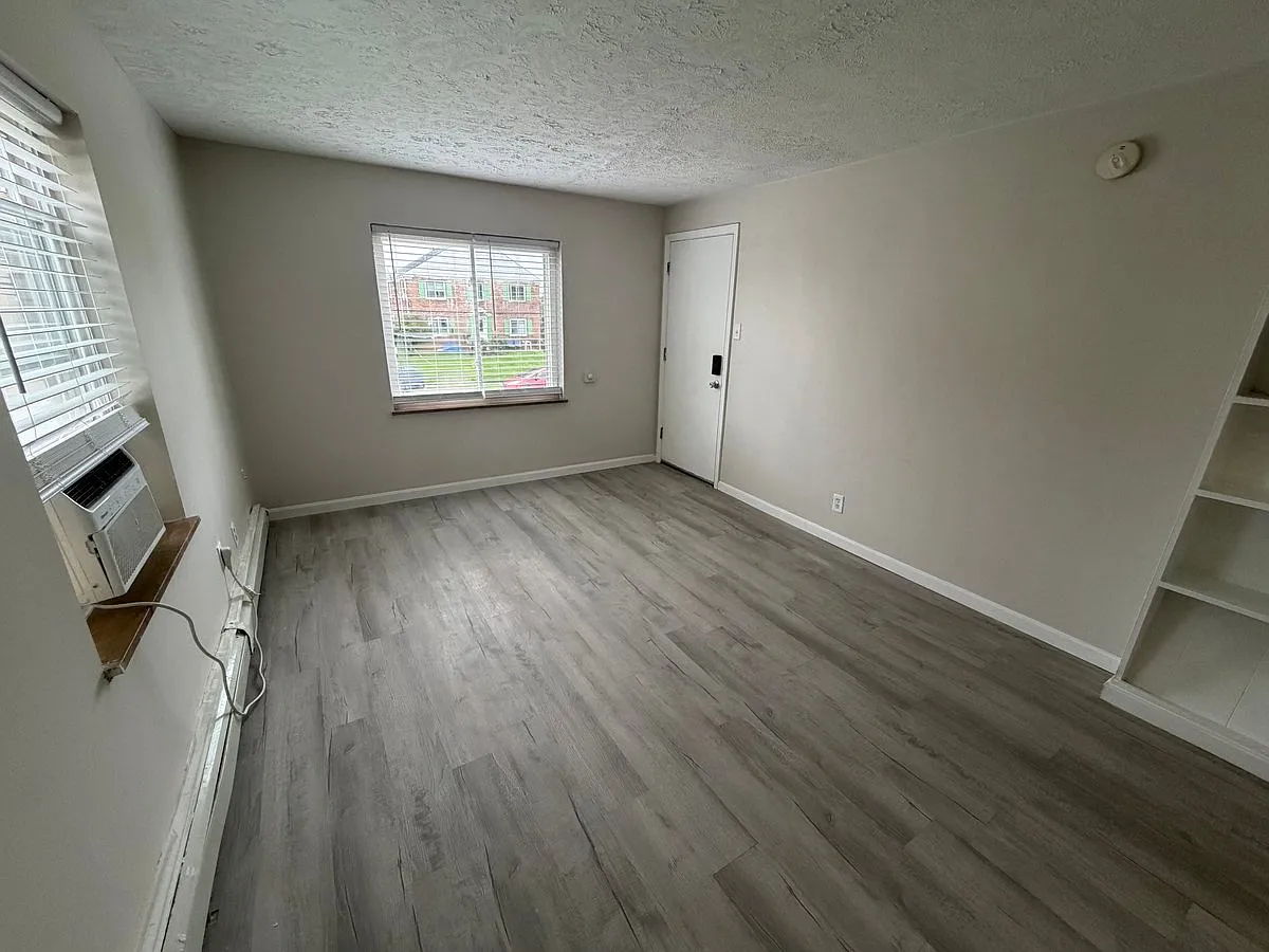 62 Gorman Lane Apt B — Photo 3