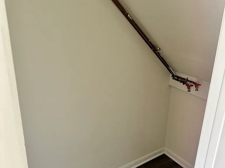 435 Hartford Sq — Photo 11