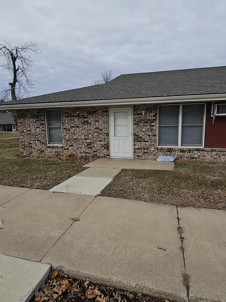 Entry - 209 9th St #13