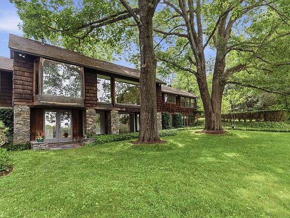 4th image of 210 Falmouth Road