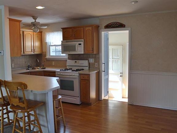 3rd image of 172 McKinley Ct