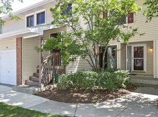 919 Pine Tree Cir S, Buffalo Grove, IL 60089