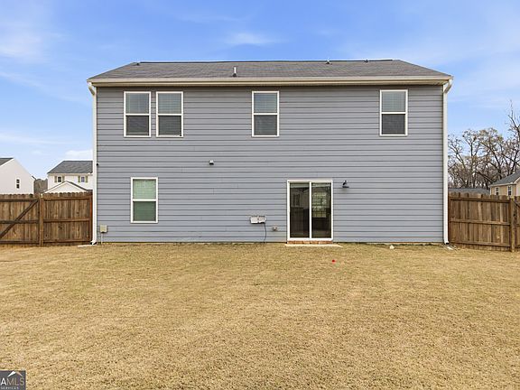 5th image of 146 Maple Dr
