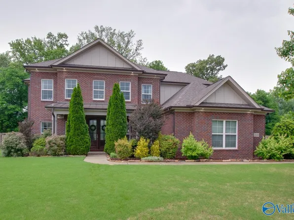 2800 Natures Cove Dr, Owens Cross Roads, AL 35763