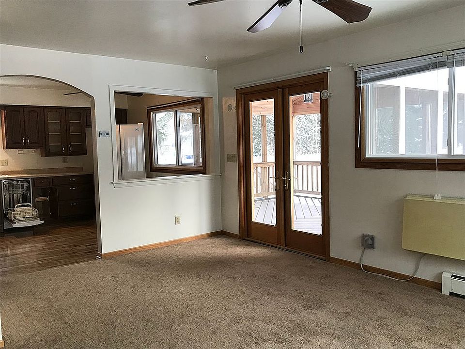 5202, shows porch + kit