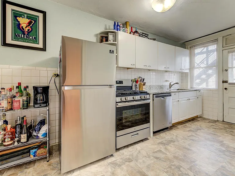 6331 Southwood Ave #2E — Photo 10