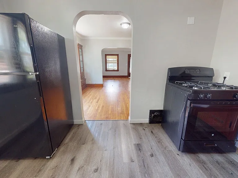 9715 Plymouth Ave — Photo 9