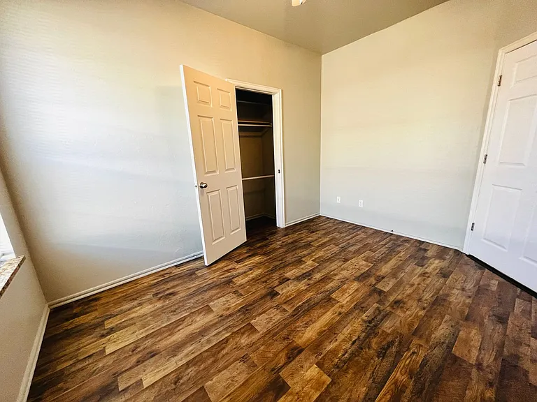 604 Rosemoor Ct — Photo 10