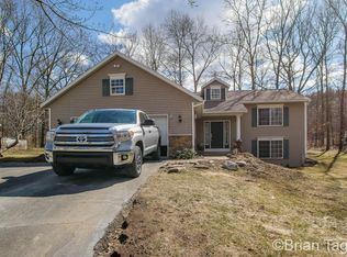 820 Rolling Creek Ct, Lowell, MI 49331