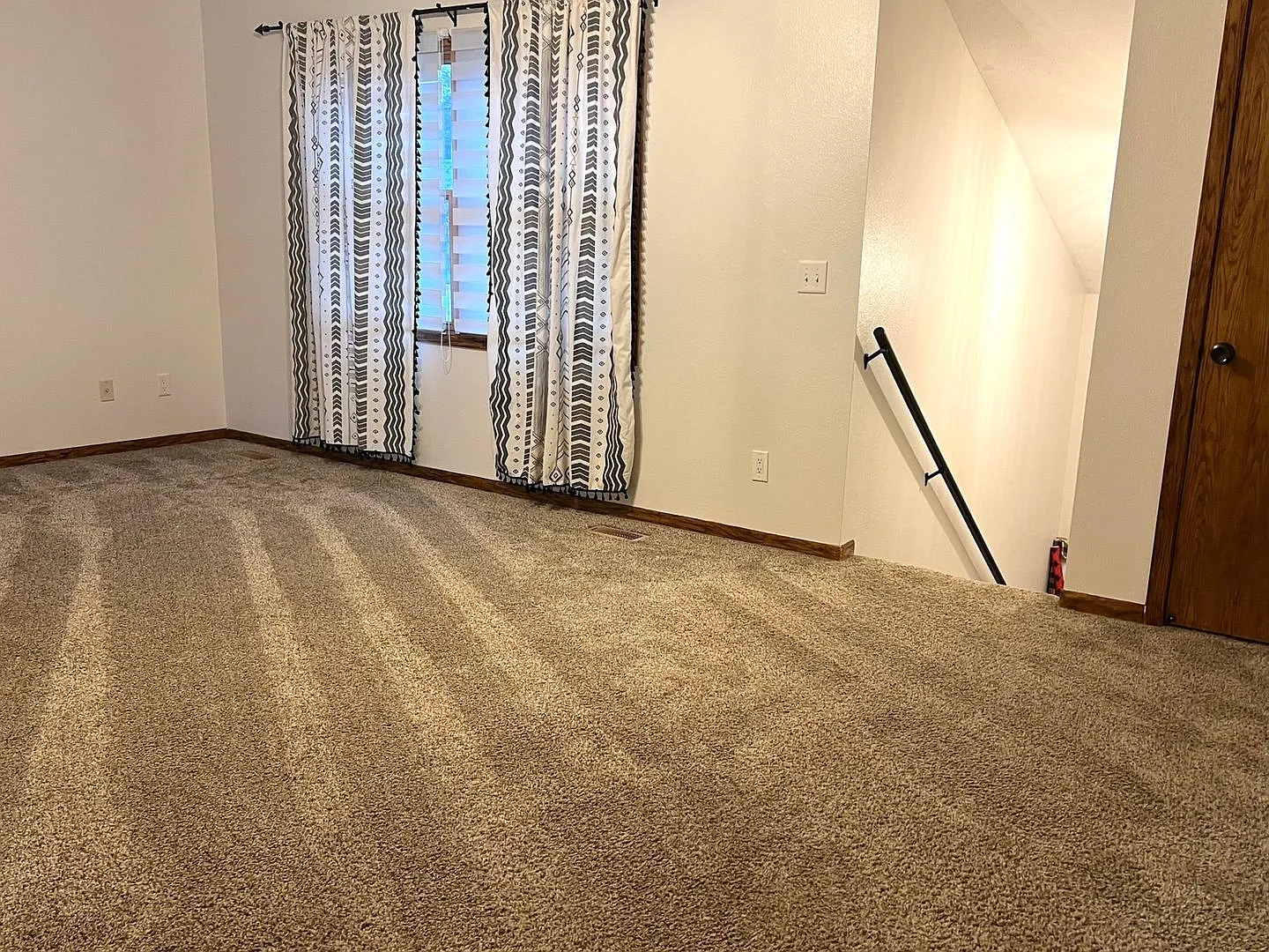 Spacious 5BR House in Lincoln — Photo 2