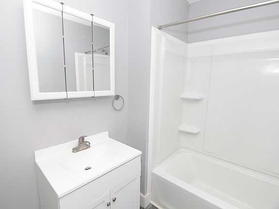 2nd image of 428 43rd St