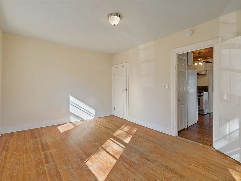 250 Sanford St — Photo 9