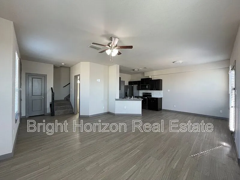 2 bed, 2.5 bath, 1350 sqft, $1,650 — Photo 4