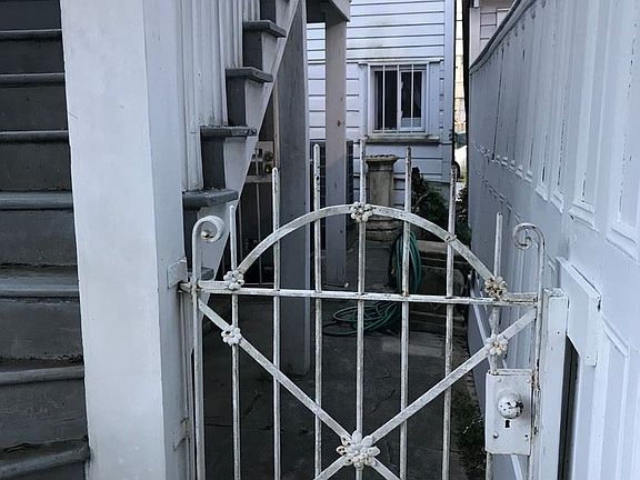 3rd image of 1438 Pleasant St Unit F