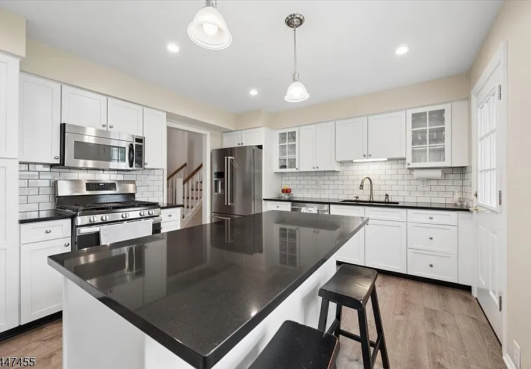 135 Commonwealth Ave — Photo 17