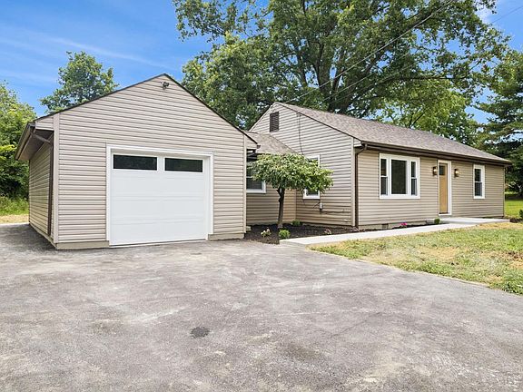 3rd image of 102 Chapel Rd