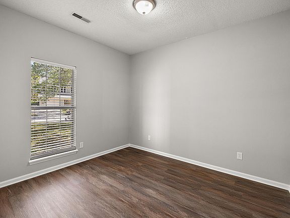 5th image of 1971 Oak Tree Ln