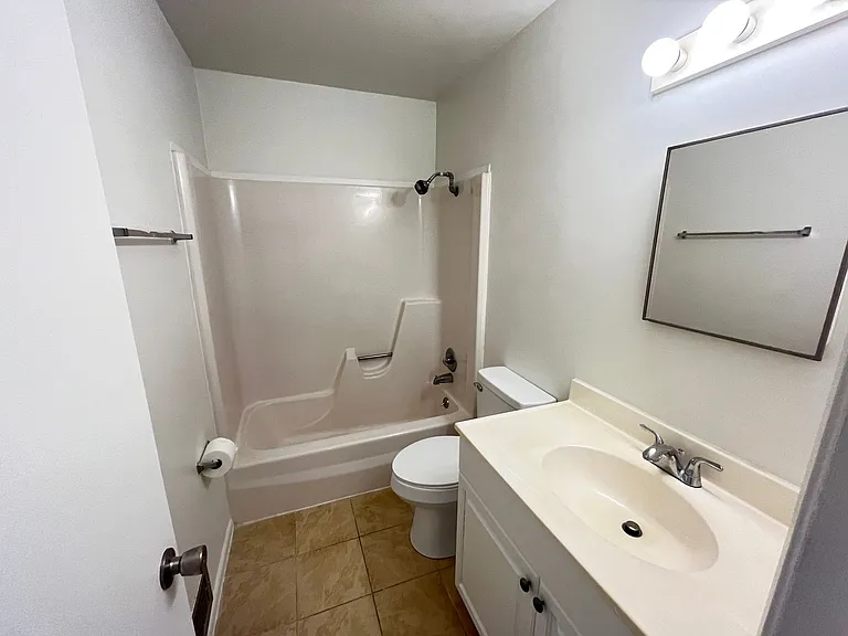 4805 Little River Rd #4 — Photo 17