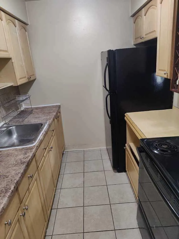 2 bed, 756 sqft, $1,350 — Photo 1