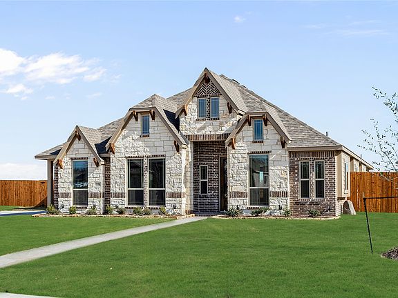 3rd image of 570 Crystal Lake Ln