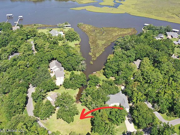 3rd image of 3033 Magnolia Ln