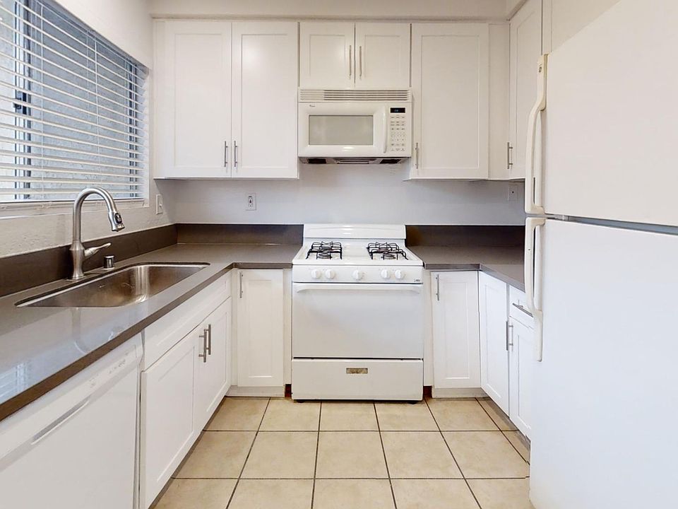 1st image of 522 E Lugonia Ave APT B
