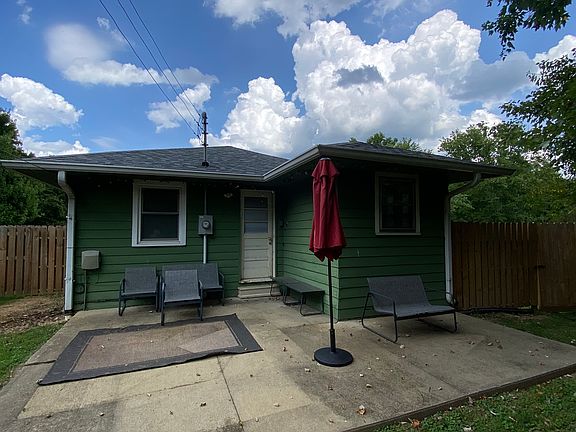3rd image of 102 S Hillsdale Dr