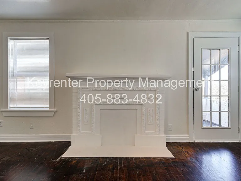 N Gatewood Ave Duplex — Photo 9