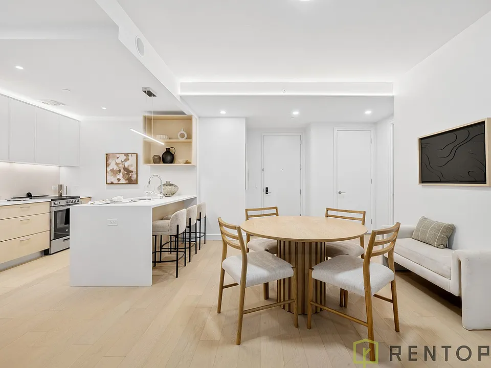555 W 45th St #7K